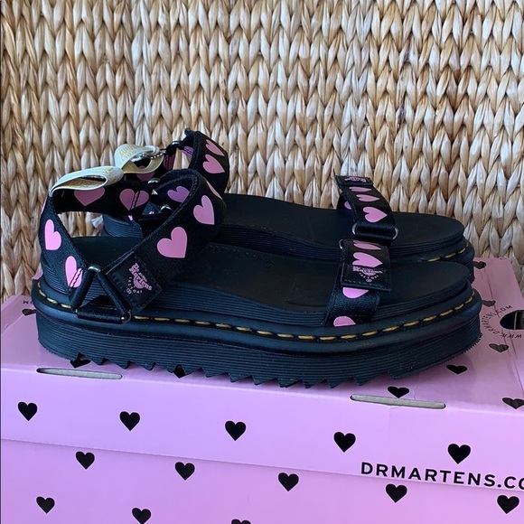 nike walking sandals womens